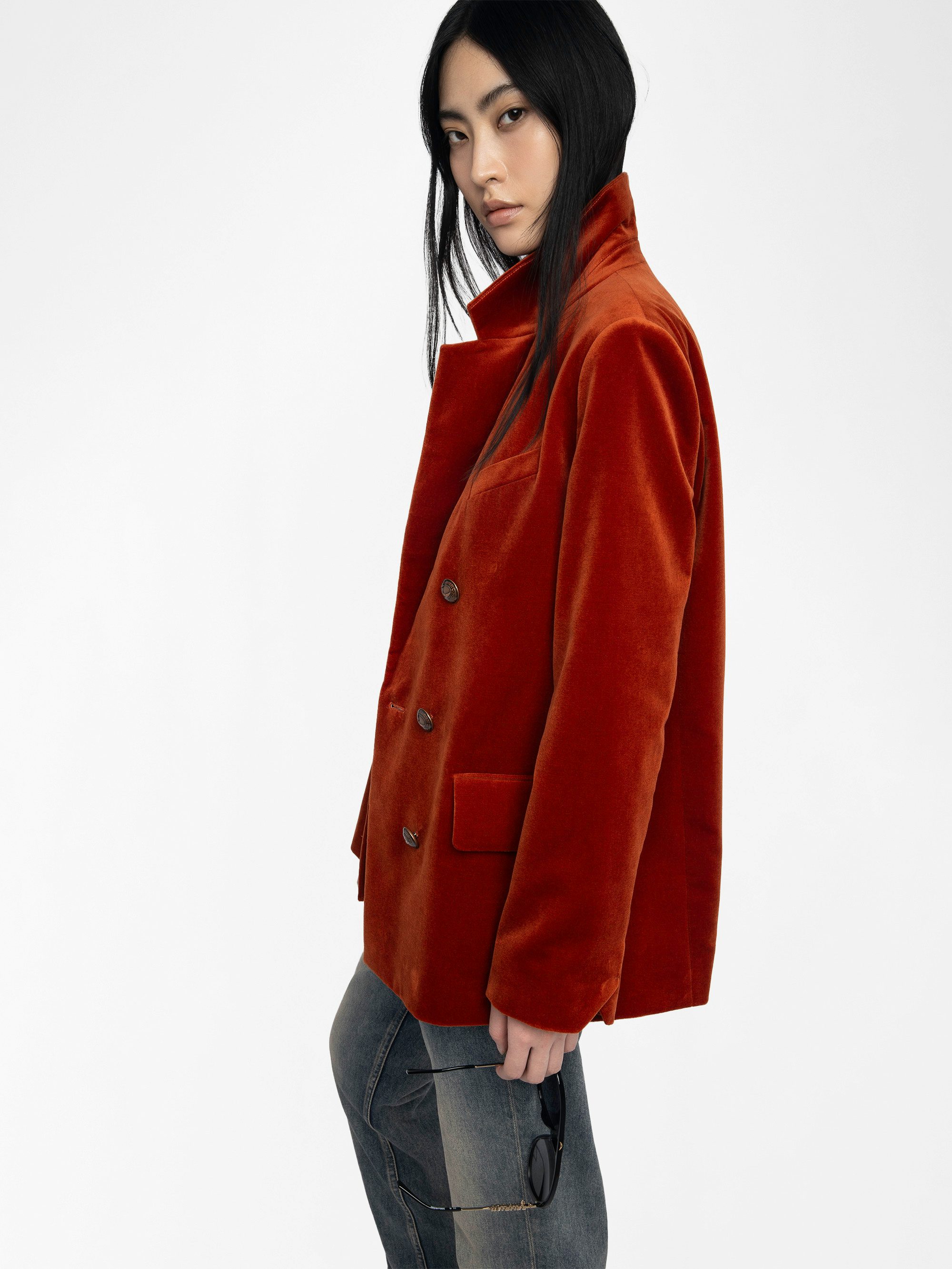 Vaska Velvet Blazer - Structured straight blazer in velvet with double-breasted button closure.